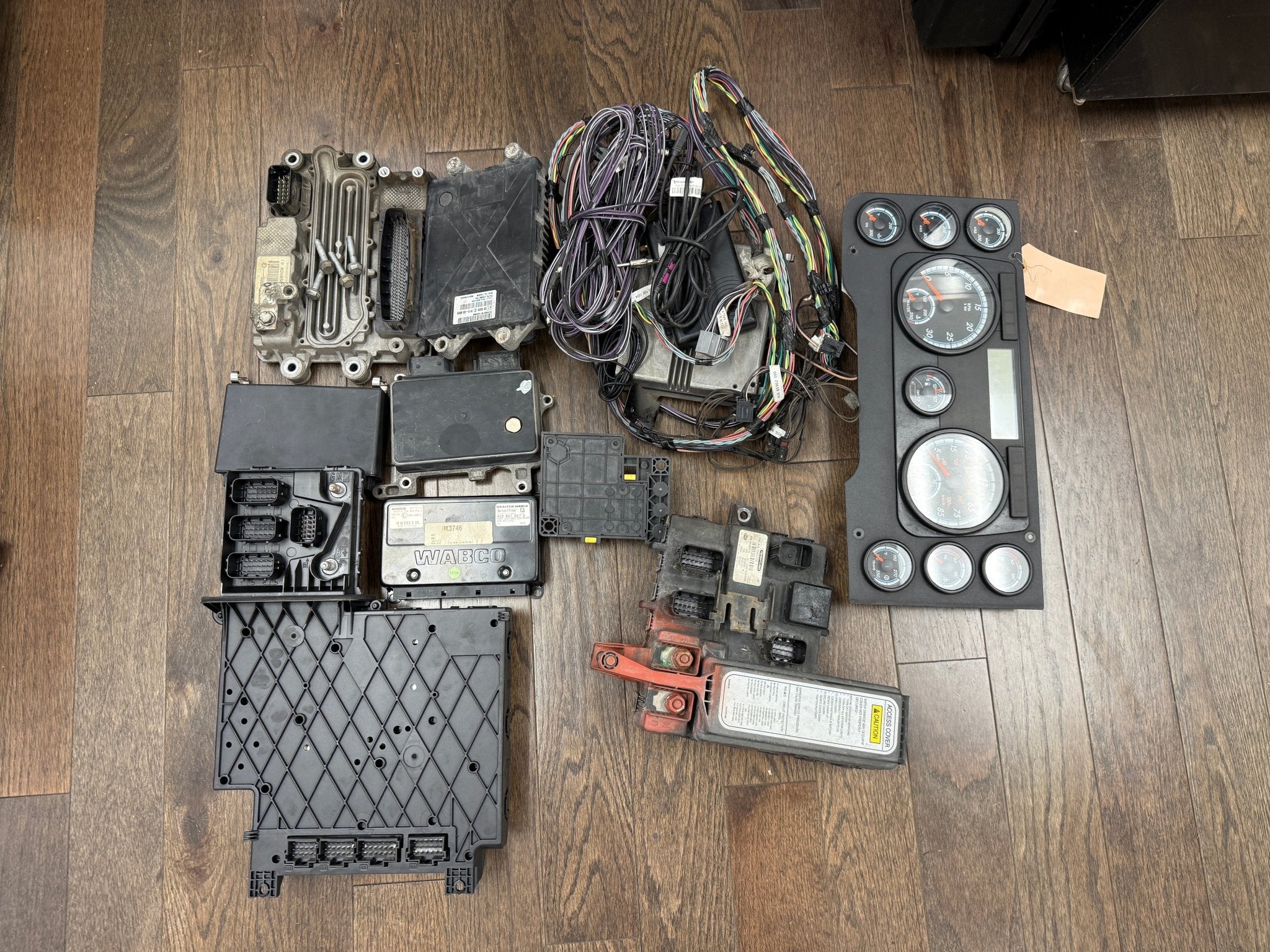 Used Electrical Parts and Harnesses from 2017 Freightliner Cascadia with DD13 Engine - DPF Discounter